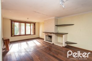 Casa à venda com 280m², 4 dormitórios, 1 suíte, 4 vagas, no bairro Ipanema em Porto Alegre