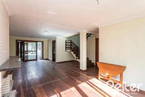 Casa à venda com 280m², 4 dormitórios, 1 suíte, 4 vagas, no bairro Ipanema em Porto Alegre