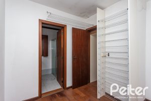 Casa à venda com 280m², 4 dormitórios, 1 suíte, 4 vagas, no bairro Ipanema em Porto Alegre