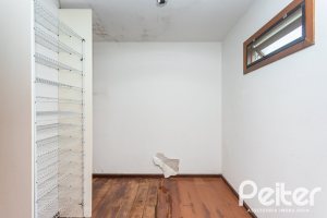 Casa à venda com 280m², 4 dormitórios, 1 suíte, 4 vagas, no bairro Ipanema em Porto Alegre