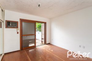 Casa à venda com 280m², 4 dormitórios, 1 suíte, 4 vagas, no bairro Ipanema em Porto Alegre