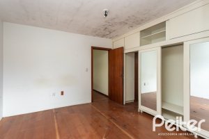 Casa à venda com 280m², 4 dormitórios, 1 suíte, 4 vagas, no bairro Ipanema em Porto Alegre