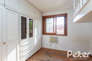 Casa à venda com 280m², 4 dormitórios, 1 suíte, 4 vagas, no bairro Ipanema em Porto Alegre