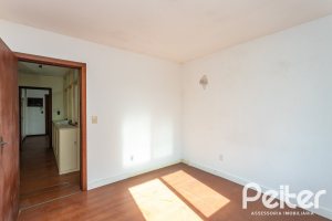 Casa à venda com 280m², 4 dormitórios, 1 suíte, 4 vagas, no bairro Ipanema em Porto Alegre