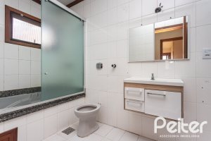 Casa à venda com 280m², 4 dormitórios, 1 suíte, 4 vagas, no bairro Ipanema em Porto Alegre