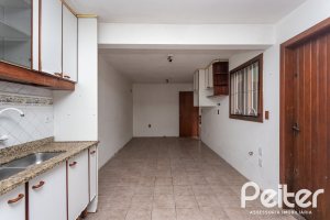 Casa à venda com 280m², 4 dormitórios, 1 suíte, 4 vagas, no bairro Ipanema em Porto Alegre
