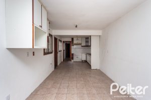 Casa à venda com 280m², 4 dormitórios, 1 suíte, 4 vagas, no bairro Ipanema em Porto Alegre