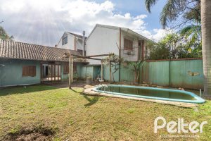 Casa à venda com 280m², 4 dormitórios, 1 suíte, 4 vagas, no bairro Ipanema em Porto Alegre