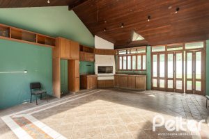 Casa à venda com 280m², 4 dormitórios, 1 suíte, 4 vagas, no bairro Ipanema em Porto Alegre
