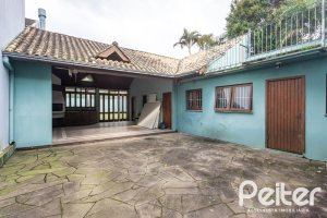 Casa à venda com 280m², 4 dormitórios, 1 suíte, 4 vagas, no bairro Ipanema em Porto Alegre