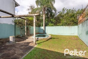 Casa à venda com 280m², 4 dormitórios, 1 suíte, 4 vagas, no bairro Ipanema em Porto Alegre