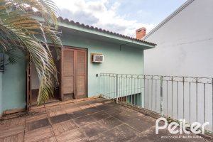 Casa à venda com 280m², 4 dormitórios, 1 suíte, 4 vagas, no bairro Ipanema em Porto Alegre