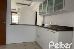 Apartamento à venda com 84m², 2 dormitórios, 1 suíte, 2 vagas, no bairro Tristeza em Porto Alegre
