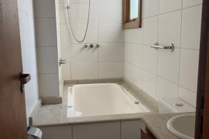 Apartamento à venda com 84m², 2 dormitórios, 1 suíte, 2 vagas, no bairro Tristeza em Porto Alegre