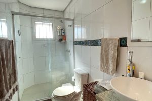 Casa em Condomínio à venda com 105m², 3 dormitórios, 1 suíte, 2 vagas, no bairro Tristeza em Porto Alegre