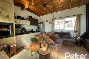 Casa em Condomínio à venda com 105m², 3 dormitórios, 1 suíte, 2 vagas, no bairro Tristeza em Porto Alegre