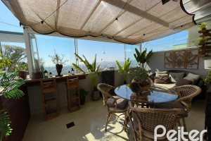 Casa em Condomínio à venda com 105m², 3 dormitórios, 1 suíte, 2 vagas, no bairro Tristeza em Porto Alegre