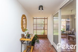 Casa à venda com 203m², 3 dormitórios, 1 suíte, 4 vagas, no bairro Ipanema em Porto Alegre
