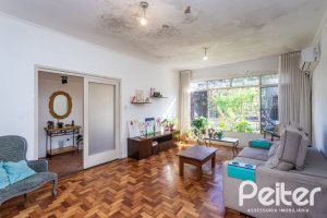 Casa à venda com 203m², 3 dormitórios, 1 suíte, 4 vagas, no bairro Ipanema em Porto Alegre
