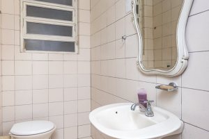 Casa à venda com 203m², 3 dormitórios, 1 suíte, 4 vagas, no bairro Ipanema em Porto Alegre