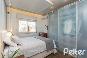 Casa à venda com 203m², 3 dormitórios, 1 suíte, 4 vagas, no bairro Ipanema em Porto Alegre