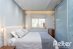 Casa à venda com 203m², 3 dormitórios, 1 suíte, 4 vagas, no bairro Ipanema em Porto Alegre
