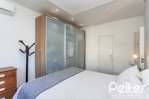 Casa à venda com 203m², 3 dormitórios, 1 suíte, 4 vagas, no bairro Ipanema em Porto Alegre