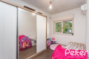 Casa à venda com 203m², 3 dormitórios, 1 suíte, 4 vagas, no bairro Ipanema em Porto Alegre