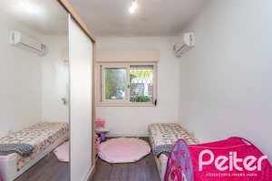 Casa à venda com 203m², 3 dormitórios, 1 suíte, 4 vagas, no bairro Ipanema em Porto Alegre
