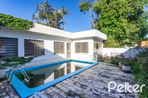 Casa à venda com 203m², 3 dormitórios, 1 suíte, 4 vagas, no bairro Ipanema em Porto Alegre