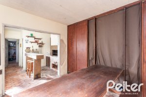 Casa à venda com 203m², 3 dormitórios, 1 suíte, 4 vagas, no bairro Ipanema em Porto Alegre
