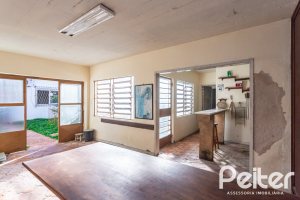 Casa à venda com 203m², 3 dormitórios, 1 suíte, 4 vagas, no bairro Ipanema em Porto Alegre