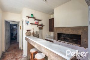 Casa à venda com 203m², 3 dormitórios, 1 suíte, 4 vagas, no bairro Ipanema em Porto Alegre