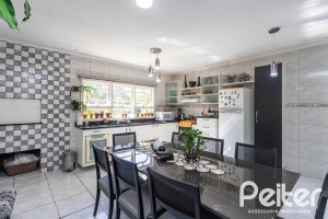 Casa à venda com 234m², 3 dormitórios, 1 suíte, 4 vagas, no bairro Tristeza em Porto Alegre