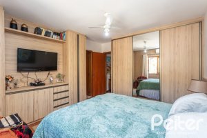 Casa à venda com 234m², 3 dormitórios, 1 suíte, 4 vagas, no bairro Tristeza em Porto Alegre