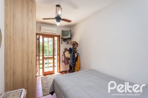 Casa à venda com 234m², 3 dormitórios, 1 suíte, 4 vagas, no bairro Tristeza em Porto Alegre