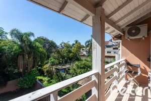 Casa à venda com 234m², 3 dormitórios, 1 suíte, 4 vagas, no bairro Tristeza em Porto Alegre