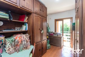 Casa à venda com 234m², 3 dormitórios, 1 suíte, 4 vagas, no bairro Tristeza em Porto Alegre