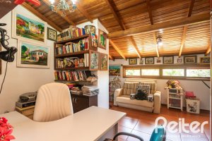 Casa à venda com 234m², 3 dormitórios, 1 suíte, 4 vagas, no bairro Tristeza em Porto Alegre