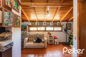 Casa à venda com 234m², 3 dormitórios, 1 suíte, 4 vagas, no bairro Tristeza em Porto Alegre