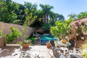 Casa à venda com 234m², 3 dormitórios, 1 suíte, 4 vagas, no bairro Tristeza em Porto Alegre