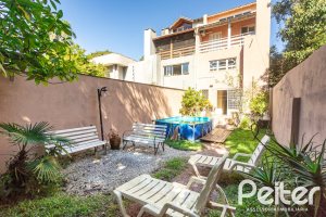 Casa à venda com 234m², 3 dormitórios, 1 suíte, 4 vagas, no bairro Tristeza em Porto Alegre