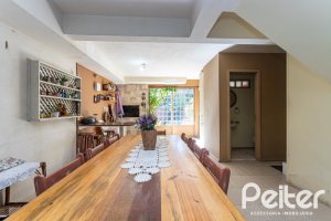 Casa à venda com 234m², 3 dormitórios, 1 suíte, 4 vagas, no bairro Tristeza em Porto Alegre