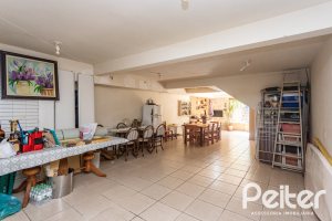 Casa à venda com 234m², 3 dormitórios, 1 suíte, 4 vagas, no bairro Tristeza em Porto Alegre