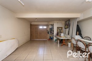 Casa à venda com 234m², 3 dormitórios, 1 suíte, 4 vagas, no bairro Tristeza em Porto Alegre