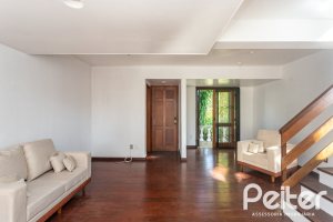 Casa à venda com 199m², 3 dormitórios, 1 suíte, 3 vagas, no bairro Ipanema em Porto Alegre