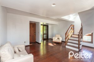 Casa à venda com 199m², 3 dormitórios, 1 suíte, 3 vagas, no bairro Ipanema em Porto Alegre
