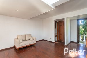 Casa à venda com 199m², 3 dormitórios, 1 suíte, 3 vagas, no bairro Ipanema em Porto Alegre