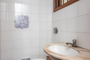 Casa à venda com 199m², 3 dormitórios, 1 suíte, 3 vagas, no bairro Ipanema em Porto Alegre