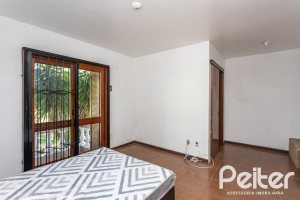 Casa à venda com 199m², 3 dormitórios, 1 suíte, 3 vagas, no bairro Ipanema em Porto Alegre